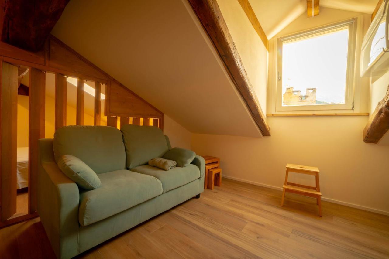 Belabri - Central Charme&Comfort -Mansarde E Appartamento Aosta Luaran gambar